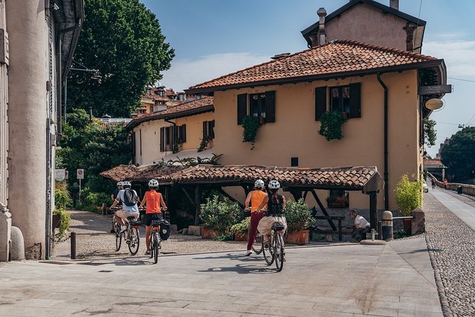 Small-group Milan Highlights e-Bike Tour - Parco Sempione and Arco della Pace: the perfect breather