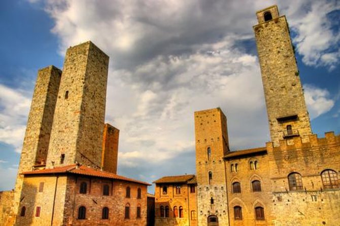 Small-Group San Gimignano and Volterra Day Trip from Siena - San Gimignano 1300: a tiny time machine