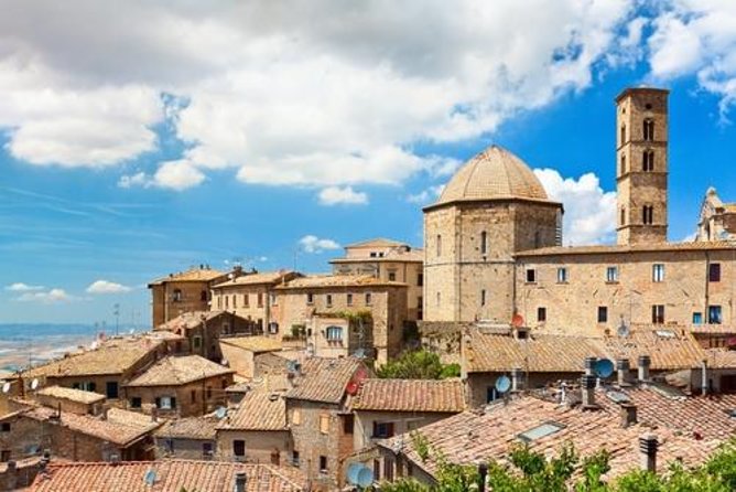 Small-Group San Gimignano and Volterra Day Trip from Siena - Piazza del Duomo and the Collegiata: don’t judge the outside