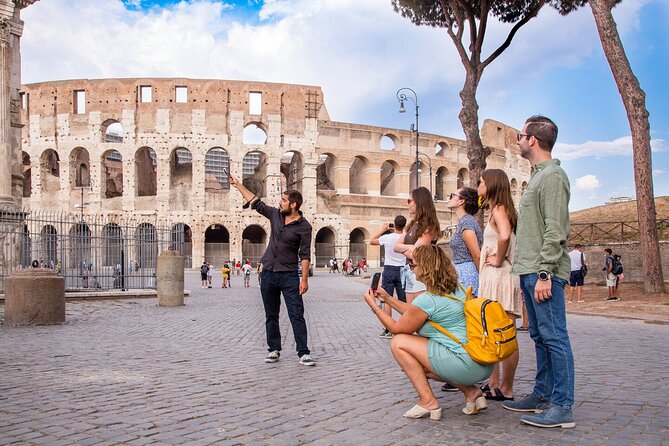 Small Group Tour of Colosseum and Ancient Rome - Palatine Hill: where emperors lived like they owned the world