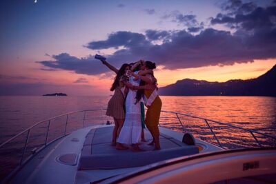 Small Group Tour to Positano by Boat at Sunset - Sliding into the golden hour: Li Galli views from the water
