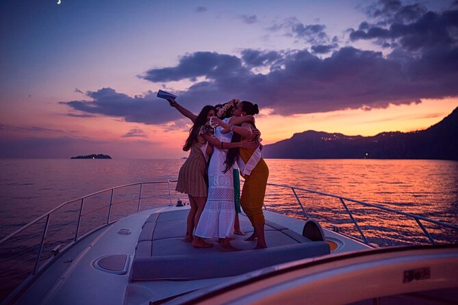 Small Group Tour to Positano by Boat at Sunset - Sliding into the golden hour: Li Galli views from the water