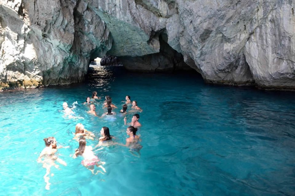 Sorrento: Capri and Blue Grotto Boat Cruise with Drinks - Swim and snorkel time: how to plan your beach bag