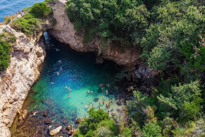 Sorrento Coast Cruise with Limoncello Tasting - Stop for photos at Bagni della Regina Giovanna
