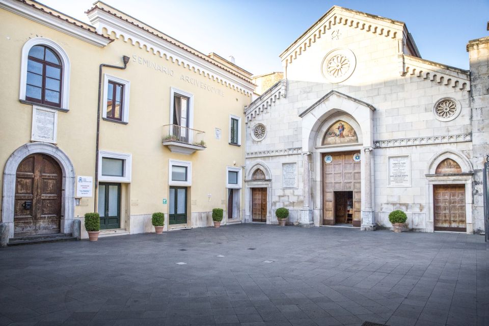 Sorrento: Guided Walking Tour & Limoncello Tasting - Organic Limoncello Tasting at a Partner Shop: What You Actually Sample