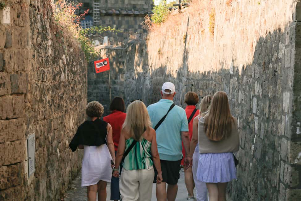Sorrento: Guided Walking Tour & Street Food Experience - Souvenirs and artisan Sorrento: what to buy after you learn the context