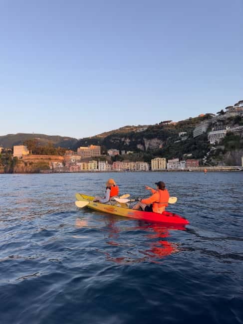 Sorrento: kayak small group tour to Bagni Regina Giovanna - Paddling to Bagni della Regina Giovanna: why this Sorrento outing works