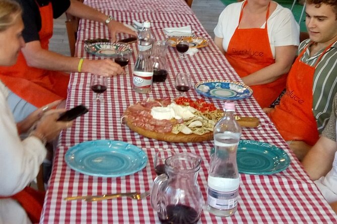 Sorrento Pizza Class with Wine, Limoncello and Transfer Included - Who this Sorrento class suits best