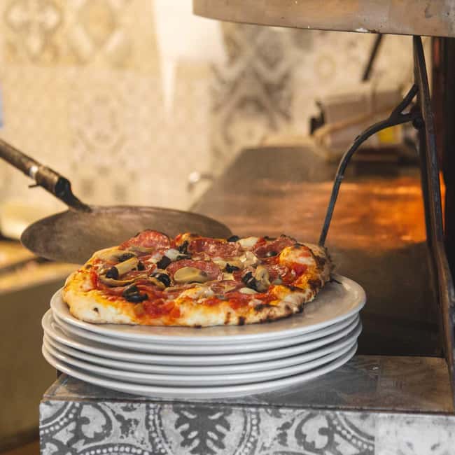 Sorrento: Pizza Making Course - Drinks and possible extras: wine, dessert, and more
