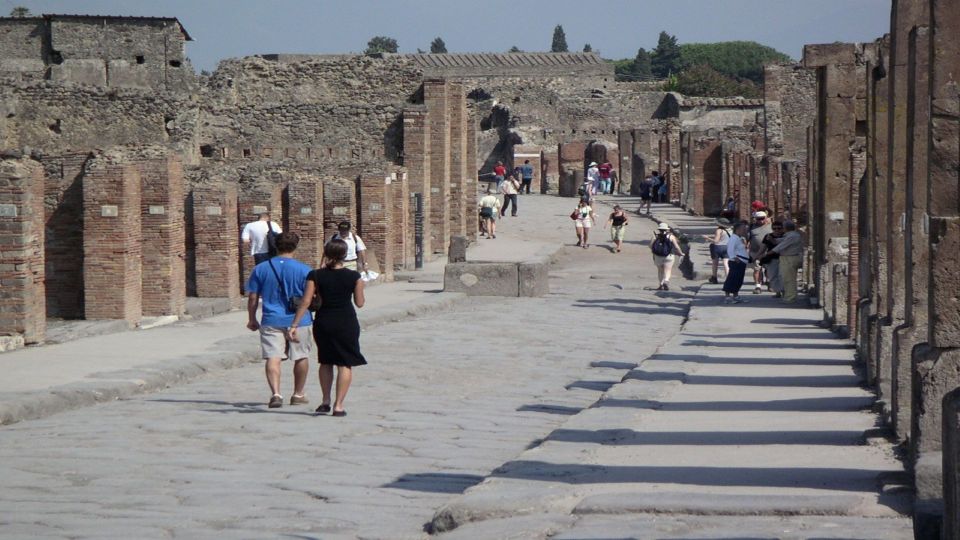 Sorrento: Pompeii & Herculaneum Tour with Skip-the-Line - The coach ride: practical comfort for a hot, long itinerary
