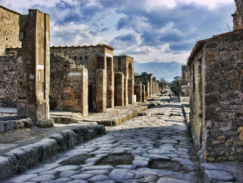 Sorrento: Pompeii & Herculaneum Tour with Skip-the-Line - Herculaneum: the preserved streets that make the story click