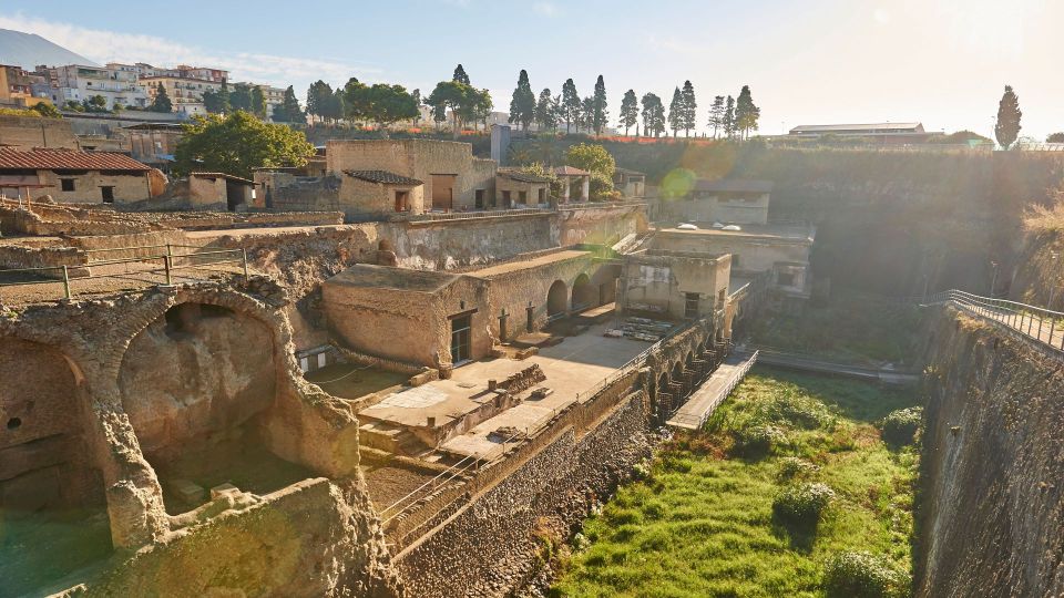 Sorrento: Pompeii & Herculaneum Tour with Skip-the-Line - House of the Argus and the baths: seeing daily life, not just disaster