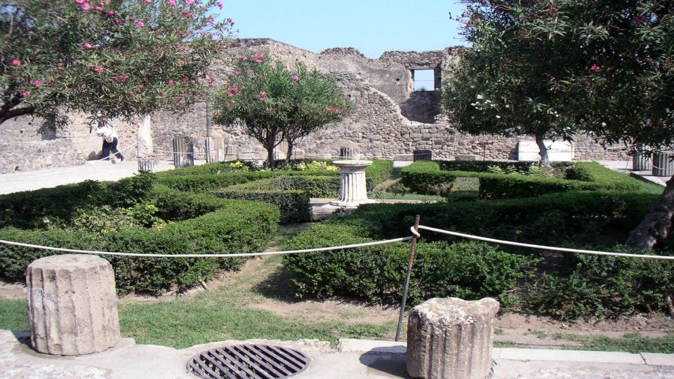 Sorrento: Pompeii & Herculaneum Tour with Skip-the-Line - Carbonized interiors and the marital bed: why this stop feels intense