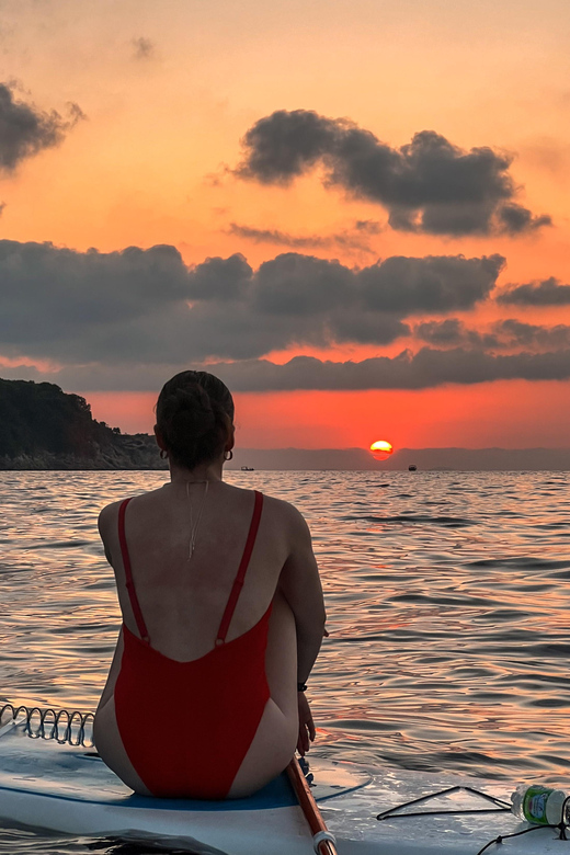 Sorrento: SUP Paddleboard Tour to Bagni Regina Giovanna - Meeting at Via Marina Grande: gear up like you mean it