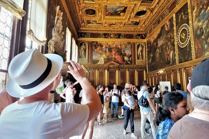 St Mark's, Doge's Palace, with Murano and Burano & Gondola Ride - Burano lace and colorful streets: workshop plus free wandering