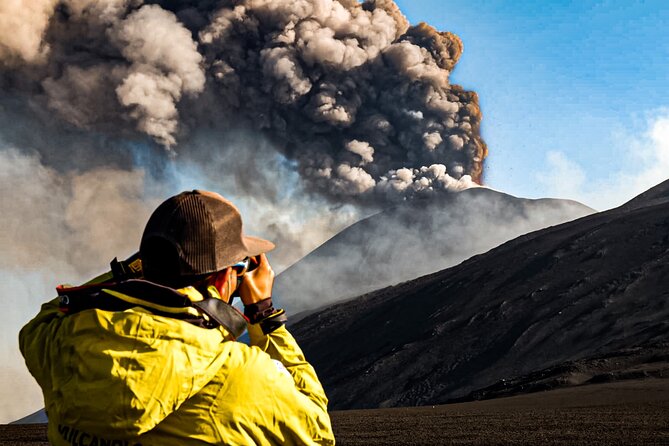 Summit Etna North 3380mt: 4x4 and trekking - The summit trek: 5 km, about 550 m up, then a long descent