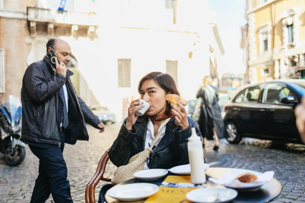 Sunrise in Rome: Small Group E-Bike Tour & Italian breakfast - Entering Rome by bike at dawn