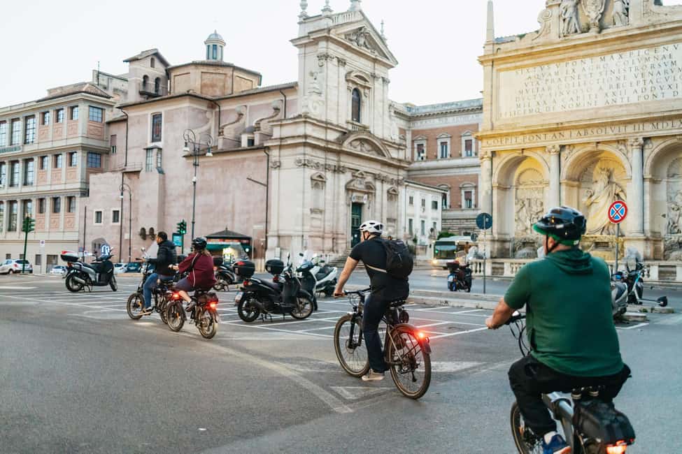 Sunrise in Rome: Small Group E-Bike Tour & Italian breakfast - Piazza Navona in morning light