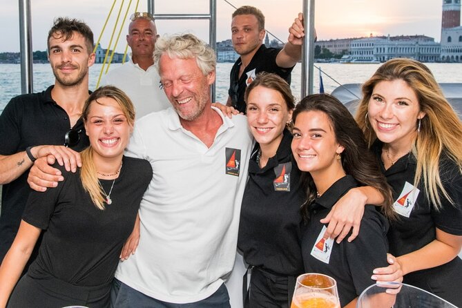 Sunset Jazz Catamaran Cruise with Aperitivo and Live Saxophone - Views and photo strategy: where to stand during the loop