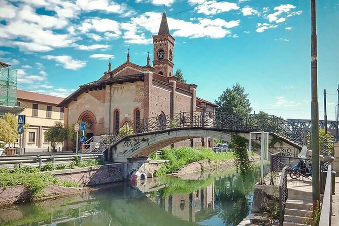 Sunset Navigli Boat Tour in Milan with Optional Aperitivo - The canal stories you’ll notice from the water