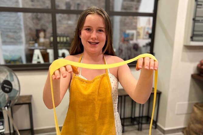 Super Fun Pasta & Gelato Class by Vatican with Wine + Oil Tasting - Food, pace, and drinks: what to expect from the group size