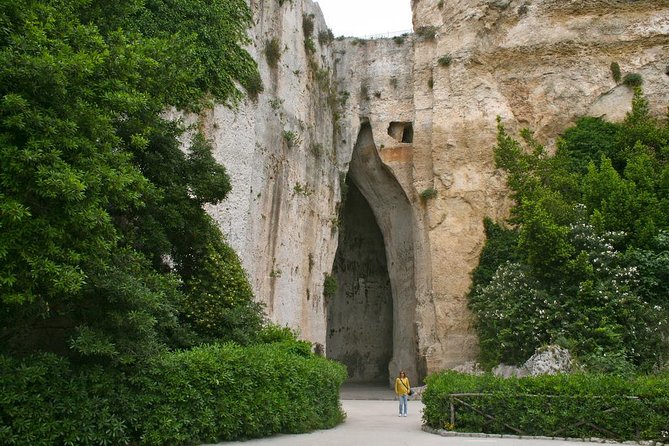 Syracuse and Ortygia Island Day Trip from Taormina - Coach schedule and language: how to keep it enjoyable
