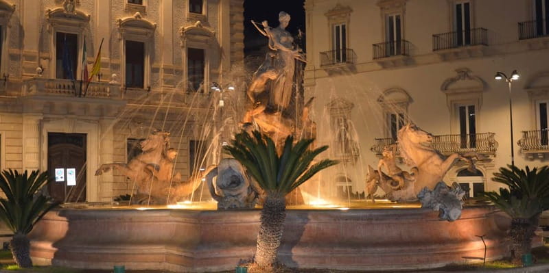Syracuse: Ortigia and Neapolis Guided Walking Tour - The Cathedral of Syracuse: architecture with a built-in explanation
