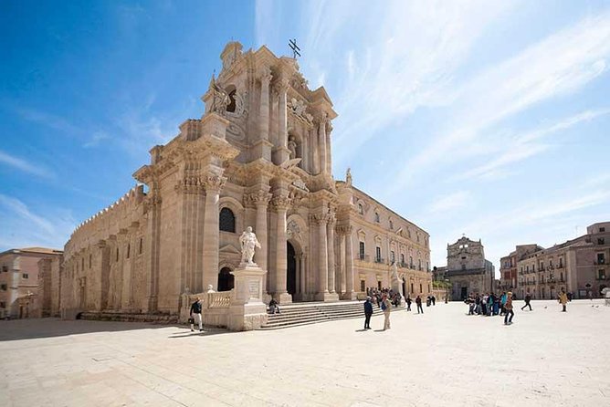 Syracuse, Ortigia and Noto walking tour from Catania - Mercato di Ortigia: where the city smells like a real place