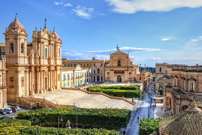 Syracuse, Ortigia and Noto walking tour from Catania - What this tour feels like: small group pacing and guide energy