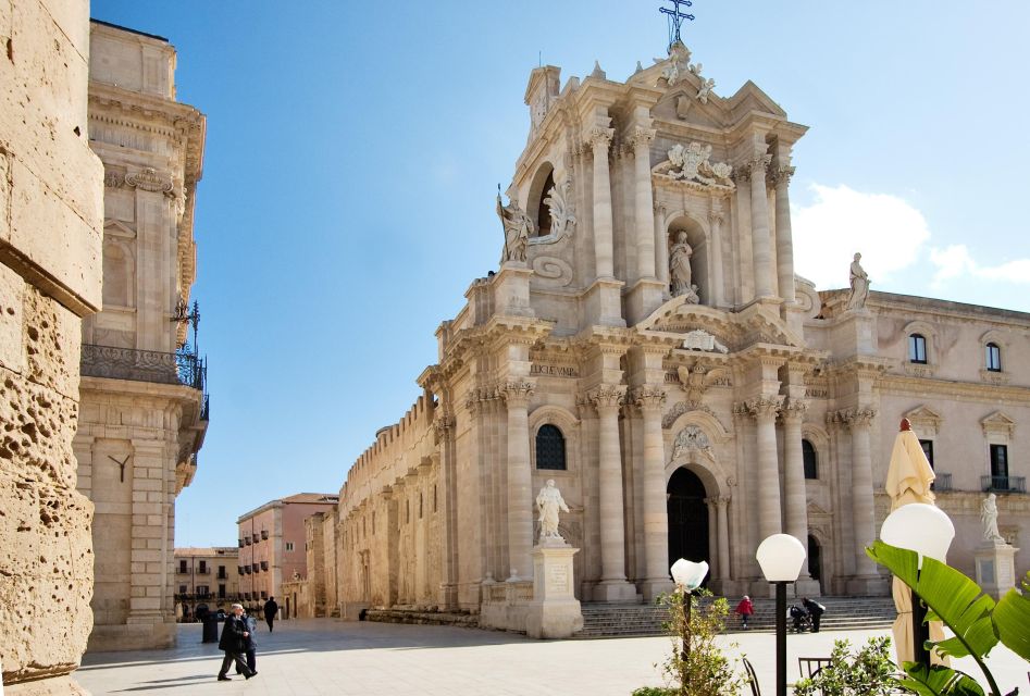 Syracuse: Ortigia Classic Walking Tour - Entering Ortigia by Apollo Temple: where the story starts