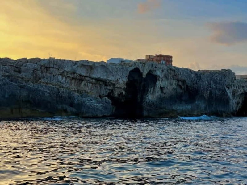 Syracuse: Ortigia Island and Sea Caves Boat Tour with Drinks - Safety gear and comfort: what’s provided, what you should expect