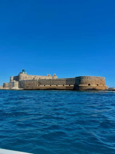 Syracuse: Ortigia Island and Sea Caves Boat Tour with Drinks - The sea caves and the heart-shaped cave: the main photo moment