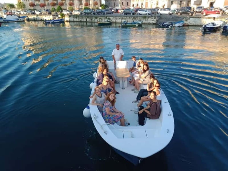 Syracuse: Ortigia Island and Sea Caves Boat Tour with Drinks - Fonte Aretusa stop: the swim + bath-friendly moment