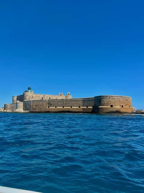 Syracuse: Ortigia Island and Sea Caves Boat Tour with Drinks - The sea caves and the heart-shaped cave: the main photo moment