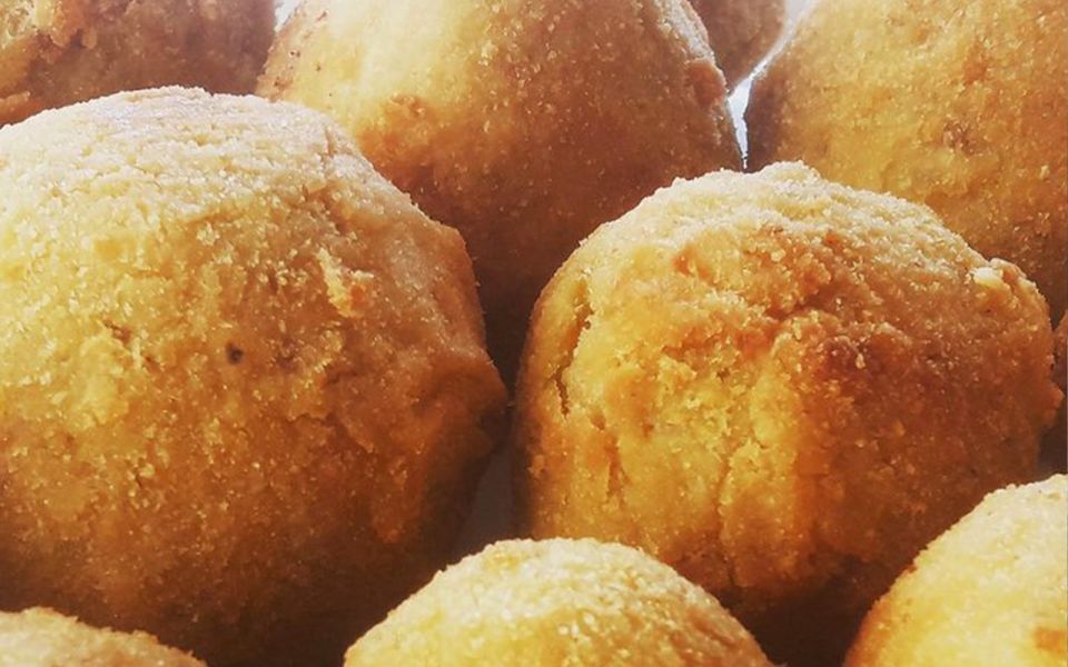 Taormina: Arancino Making Class with Drinks - Drinks and the Meal at the Table: More Than a Sip and a Snack