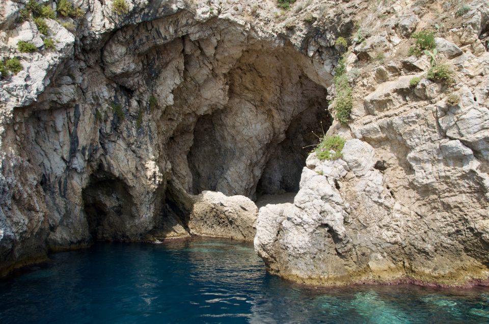 Taormina: White Lotus Tour - Blue Grotto (Grotta Azzurra): the photo-stop that actually makes sense