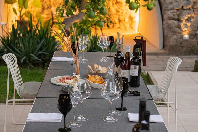 Tasting of 5 Wines with Typical Products in Sorrento - How the sommelier runs the show (Francesco or Ricardo)