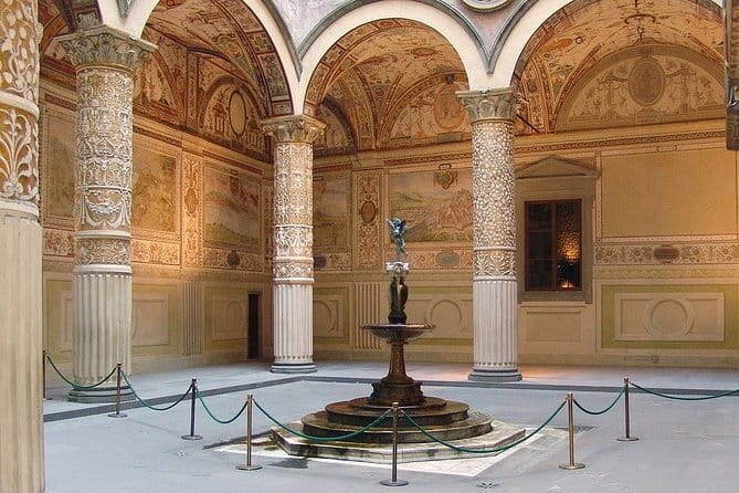 The Best of Florence Walking Tour in a Small Group - Piazza della Signoria and Palazzo Vecchio: where art and politics meet
