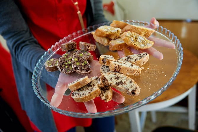 The Other Side of Florence Food Tour with Eating Europe - Wine windows: tasting culture through tiny openings in old buildings