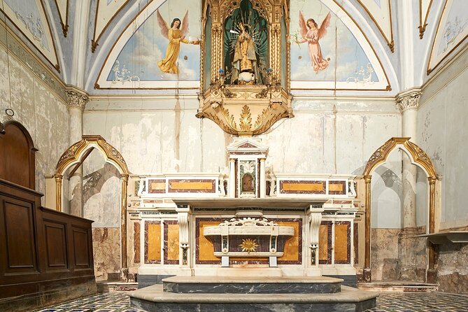 The Skull with the Ears: the Cult of the Dead in the Church of S. Luciella - Skull with Ears in Naples: why this tiny church has gravity