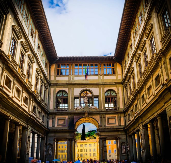 The Uffizi Gallery Florence Small group Guided tour - Small group size: why 9 people feels better than 30