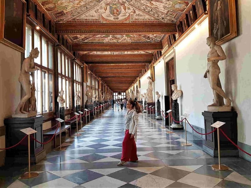 The Uffizi Gallery Florence Small group Guided tour - Meeting at the Uffizi area: Statue of Giotto helps you anchor