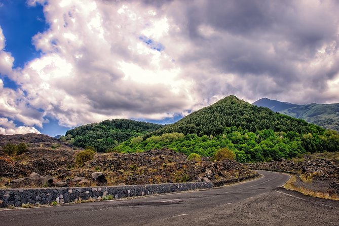 Tour Etna & Wine Tasting - Piano Provenzana: Side-Flow Views and Quick Breathing Space