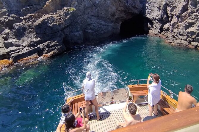 Tour of Ischia Island with Motor Yacht Rocca Corsa - Food and drinks: what’s included, what to watch for
