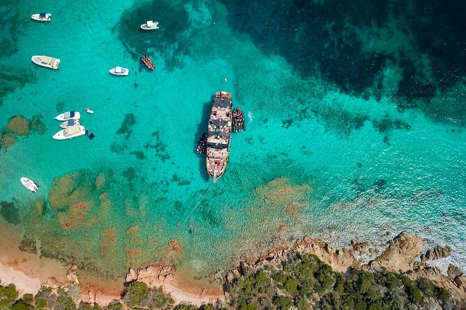 Tour of the Archipelago of La Maddalena ecofriendly - The Boat Experience: Seating, Shade, and the Real Crowd Factor