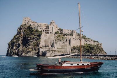 Tour of the island of Ischia in schooner - What the boat ride gives you between stops