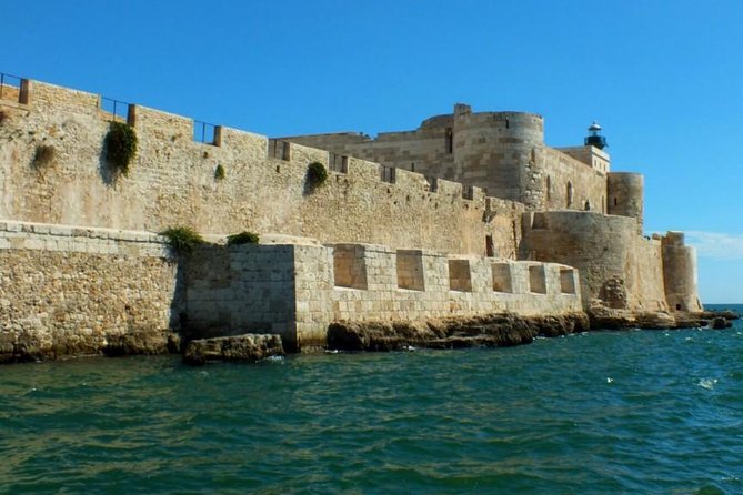 Tour of the island of Ortigia and exploration of sea caves with baths. - Key highlights you should care about