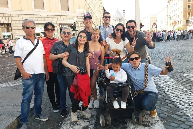 Tour Squares of Rome and Vatican - St Peter’s Square: the “finish line” that changes the whole mood