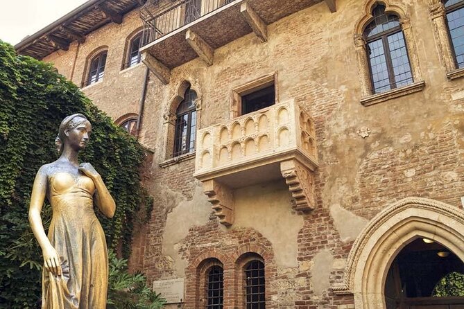 Tour to discover the Unique History of Verona, the City of Art - Arche Scaligere and the Scaligeri story: where medieval power becomes physical