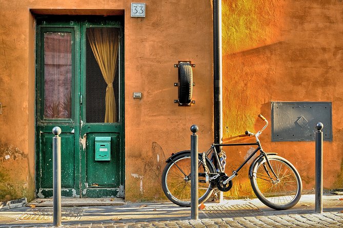 Trastevere and Rome's Jewish Ghetto Half-Day Walking Tour - Largo di Torre Argentina: where your walk starts with Caesar-level drama